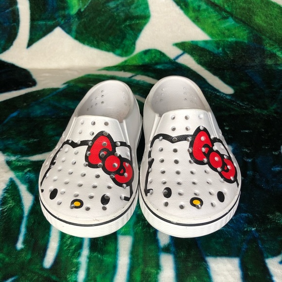 Hello Kitty x Native Shoes - Picture 2 of 6
